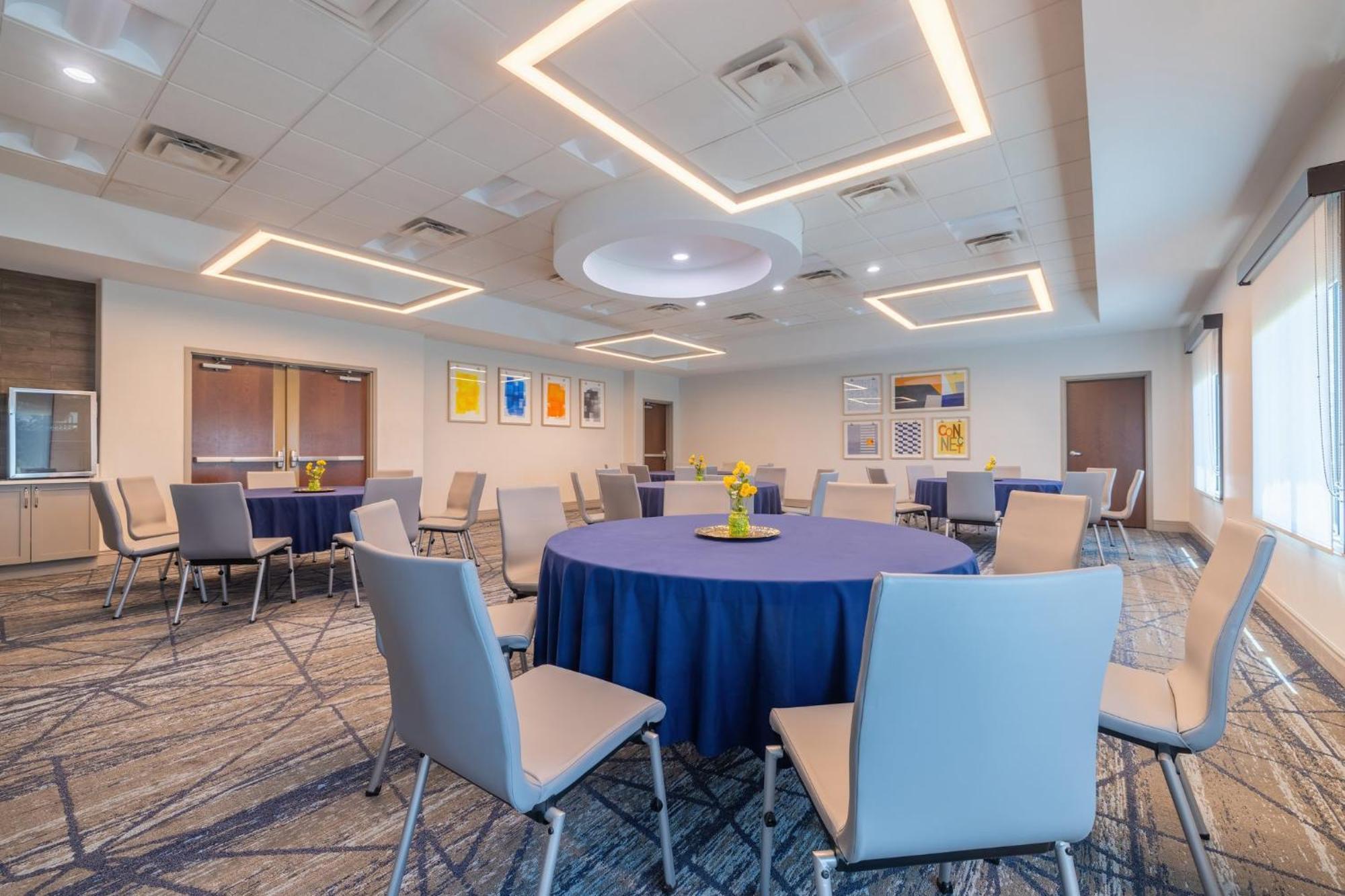 Holiday Inn Express & Suites Kansas City Airport By Ihg Exterior foto